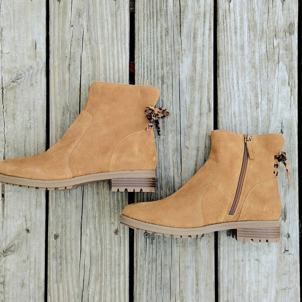 **NWOB** Violet & Red Jordyn Tan Suede Booties.